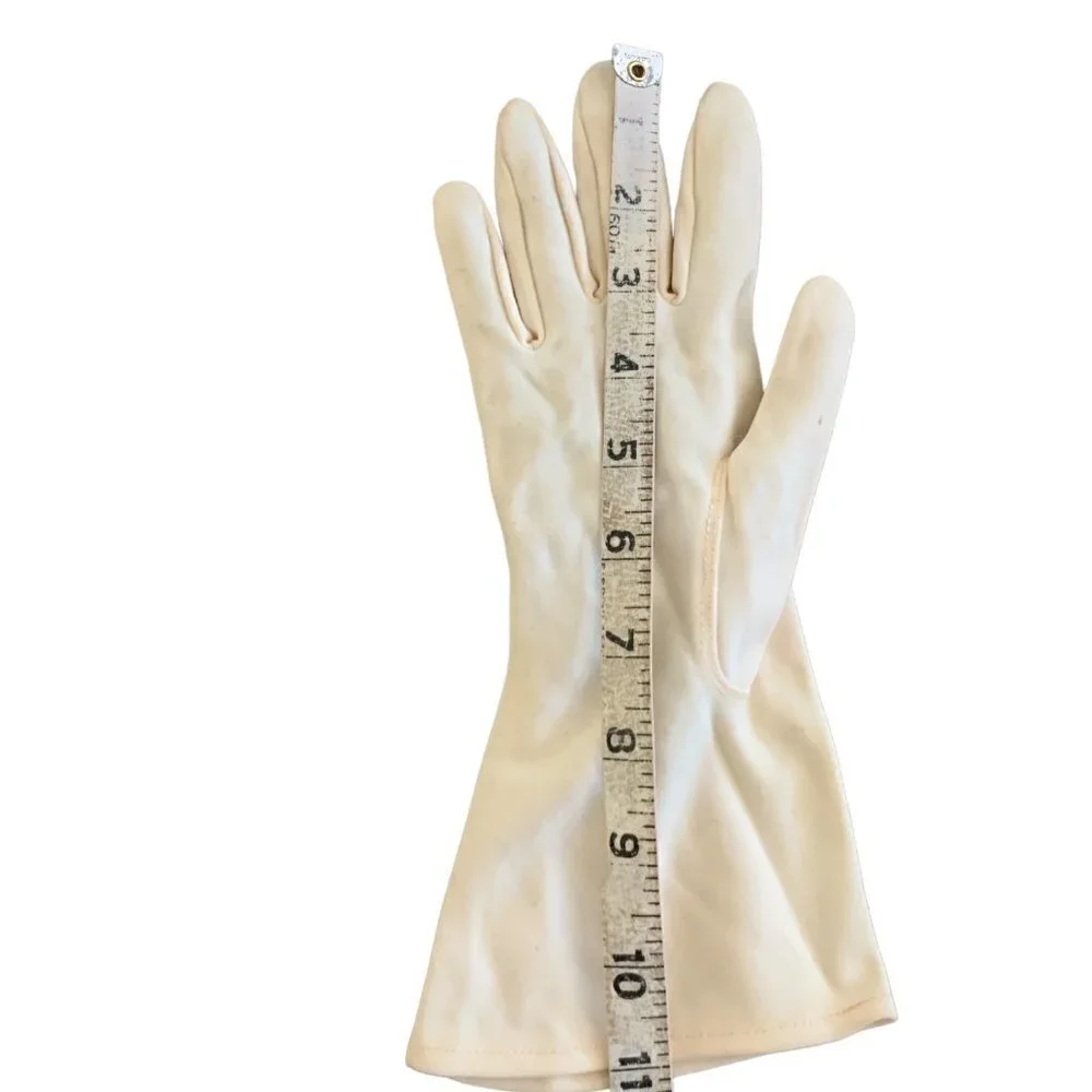 VTG Womens Pair of Dressy Gloves Off-White/Ivory Trapunto Stitching Accent  #92R